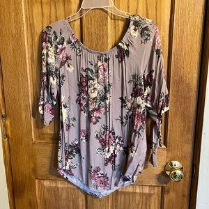 Women’s shirt size M